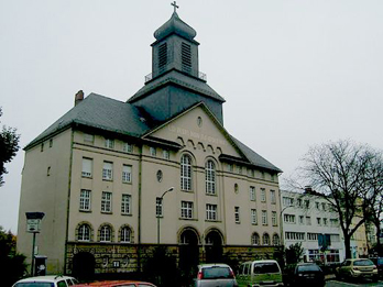 Lutherkirche auf der Waldstrasse öffnet ihre Türe jeden Sonntag bis heute