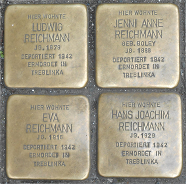 Denksteine mit den Namen der ehemaligen jüdischen Offenbacher auf der Kaiserstraße