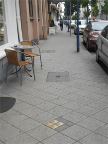 Denksteine mit den Namen der ehemaligen jüdischen Offenbacher auf der Kaiserstraße