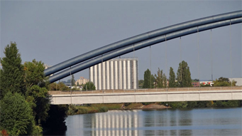 Kaiserlei-Brücke sieht wie ein Bauwerk zeitloser Ästhetik aus